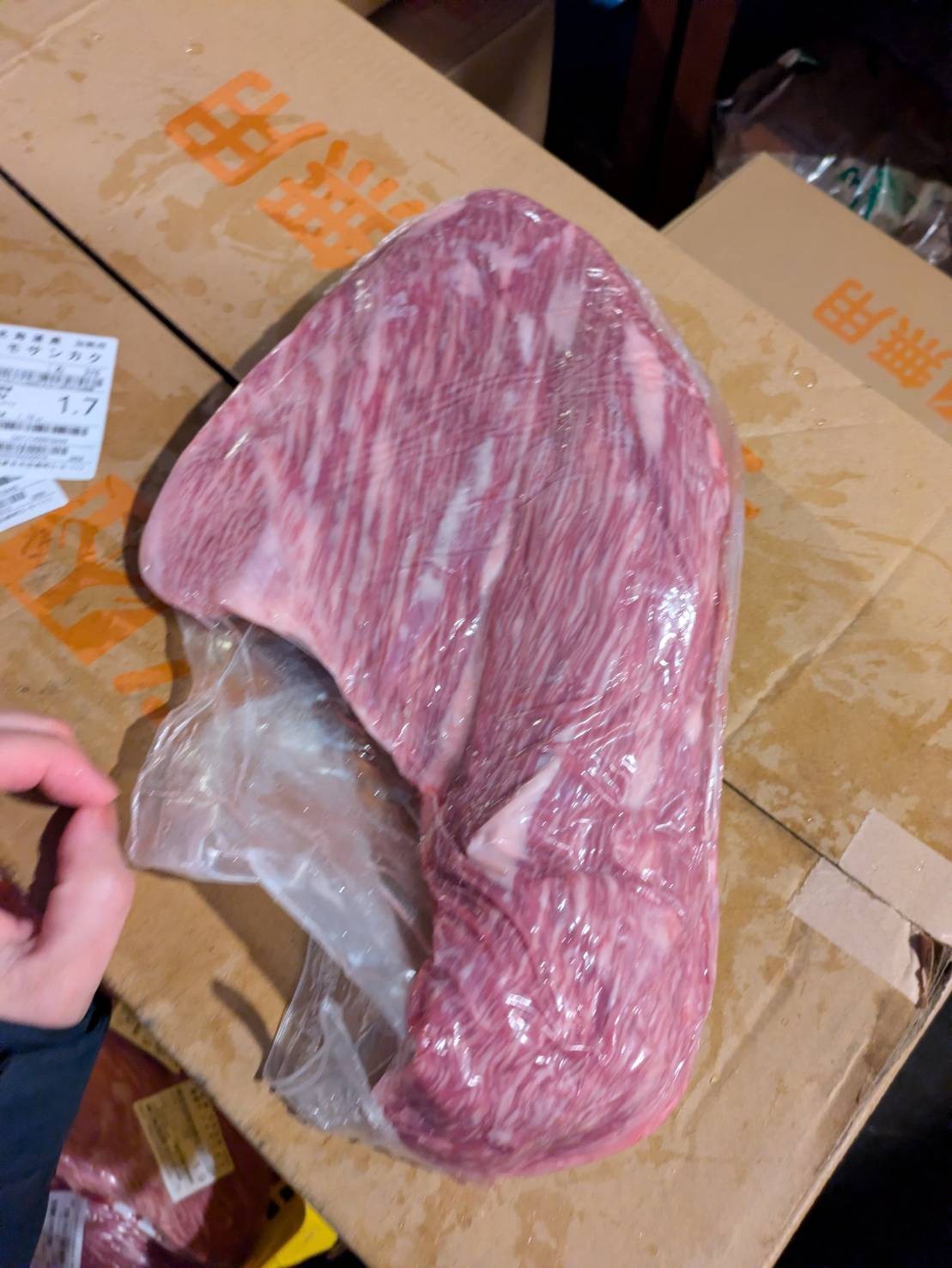 【現物写真】【冷凍】 国産交雑牛トモサンカク 北海道産 376右 1.7kg 単価4,300/kg（税込） 賞味期限2028年10月18日