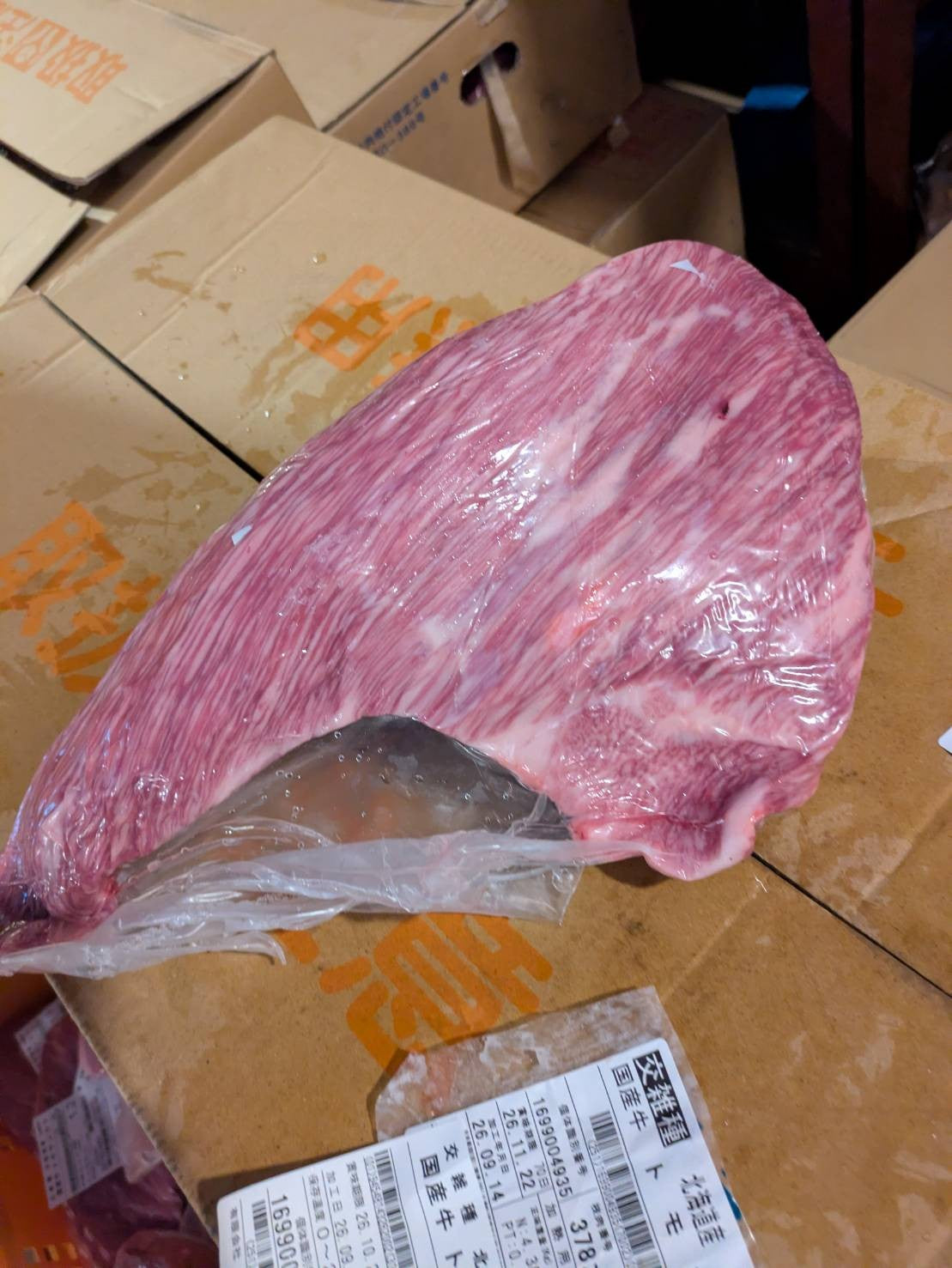 【現物写真】【冷凍】 国産交雑牛トモサンカク 北海道産 378左 2.2kg 単価4,300/kg（税込） 賞味期限2028年10月18日