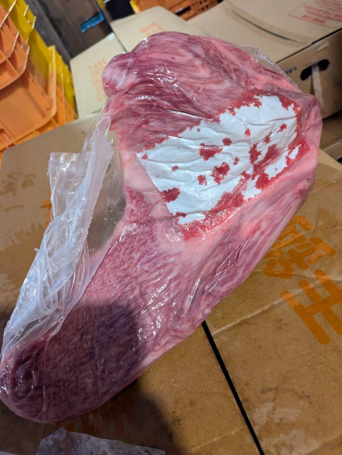 【現物写真】【冷凍】 国産交雑牛トモサンカク 北海道産 378左 2.2kg 単価4,300/kg（税込） 賞味期限2028年10月18日