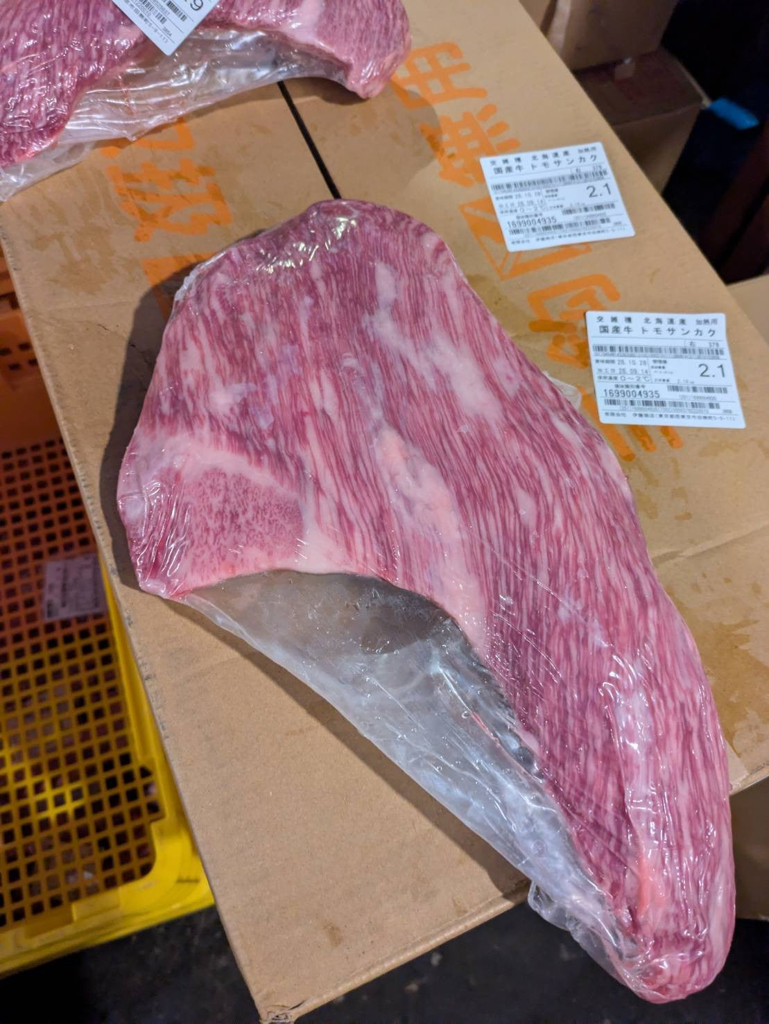 【現物写真】【冷凍】 国産交雑牛トモサンカク 北海道産 378右 2.1kg 単価4,300/kg（税込） 賞味期限2028年10月18日
