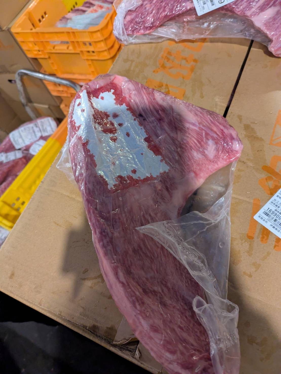 【現物写真】【冷凍】 国産交雑牛トモサンカク 北海道産 378右 2.1kg 単価4,300/kg（税込） 賞味期限2028年10月18日