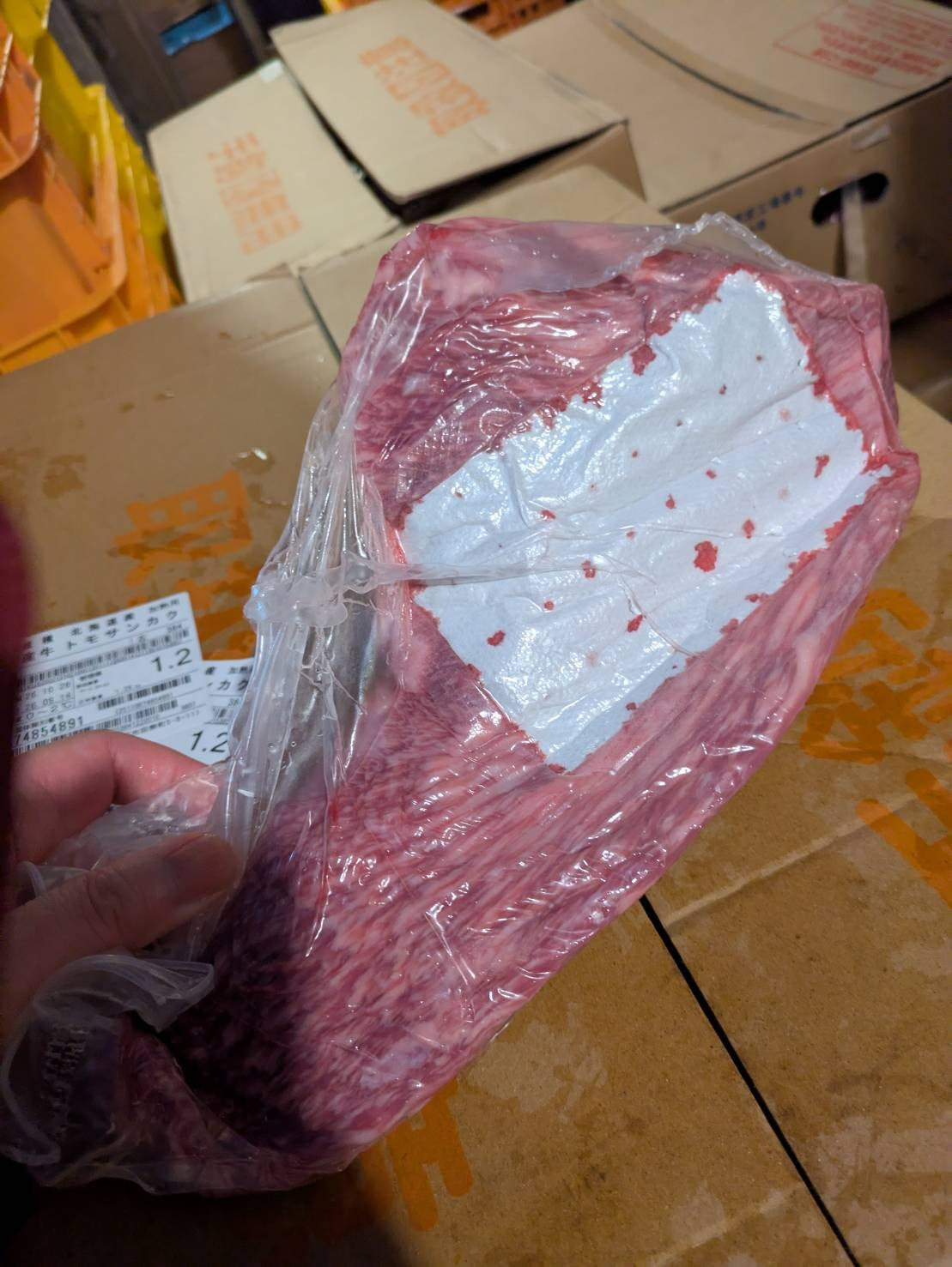 【現物写真】【冷凍】 国産交雑牛トモサンカク 北海道産 384左 1.2kg 単価4,300/kg（税込） 賞味期限2028年10月18日