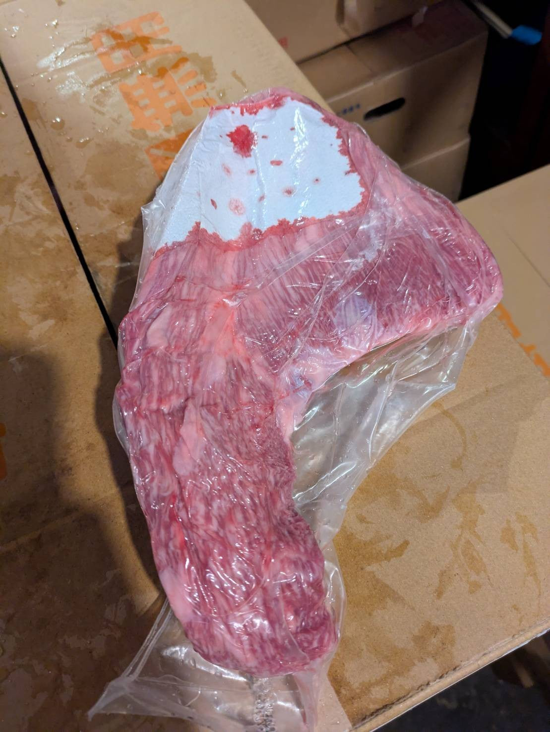 【現物写真】【冷凍】 国産交雑牛トモサンカク 北海道産 384右 1.1kg 単価4,300/kg（税込） 賞味期限2028年10月18日