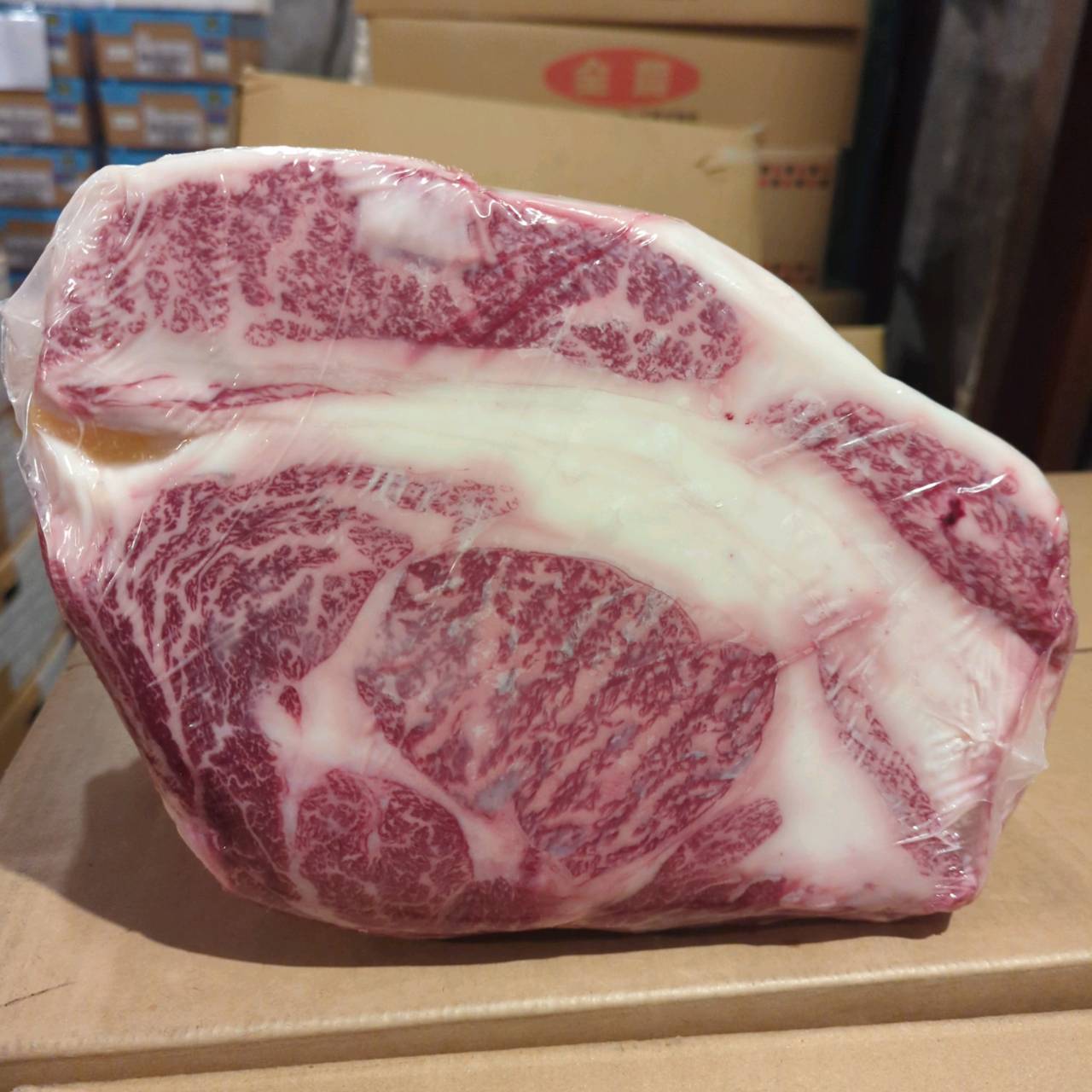 【写真現物】冷蔵 　国産交雑牛 リブロース　400左　9.8kg 　単価5,200/kg（税込）
