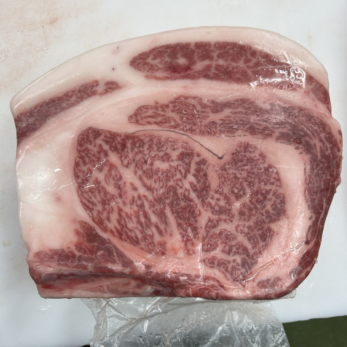 【現物写真】冷凍 国産交雑牛リブロース 栃木県産 409左 4.4kg 単価5,550/kg（税込） 賞味期限2028年09月16日