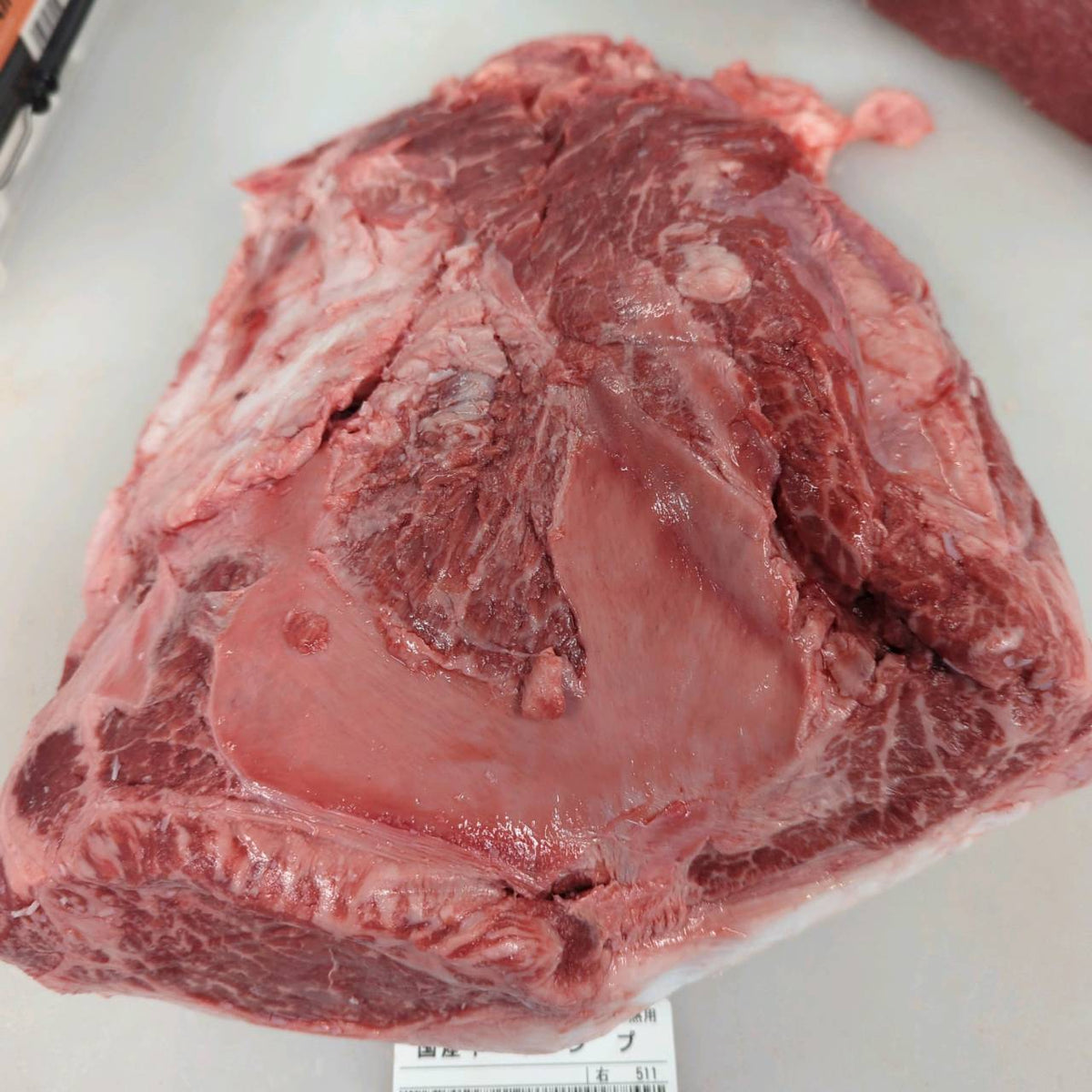 【写真現物】冷蔵 　国産交雑牛ランプ　3番up　 511右 6.7kg 　単価3,800/kg（税込）