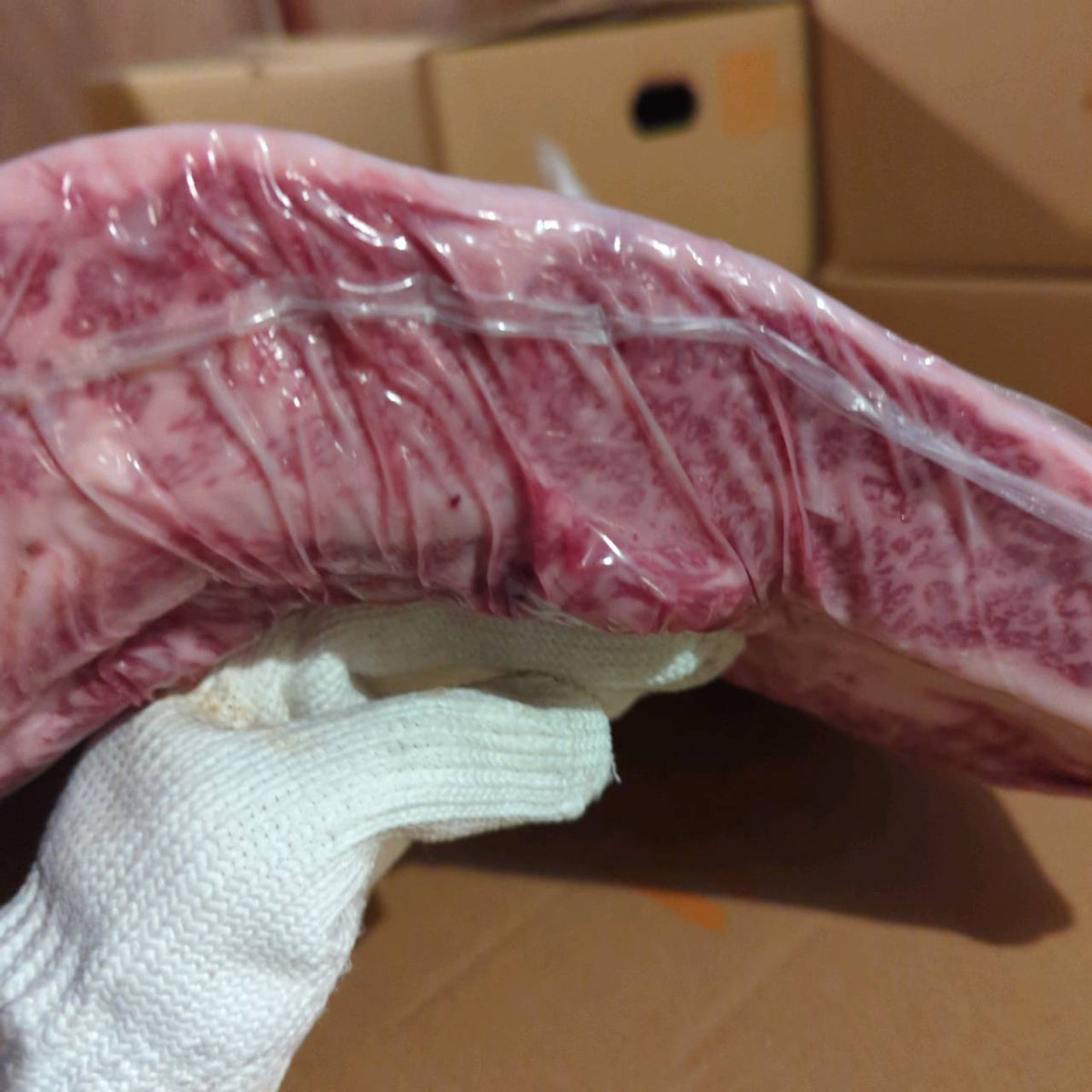 【写真現物】三角バラ　4番クラス　国産交雑牛　7.4kg　512左　上カルビ　単価3,380/kg（税込）