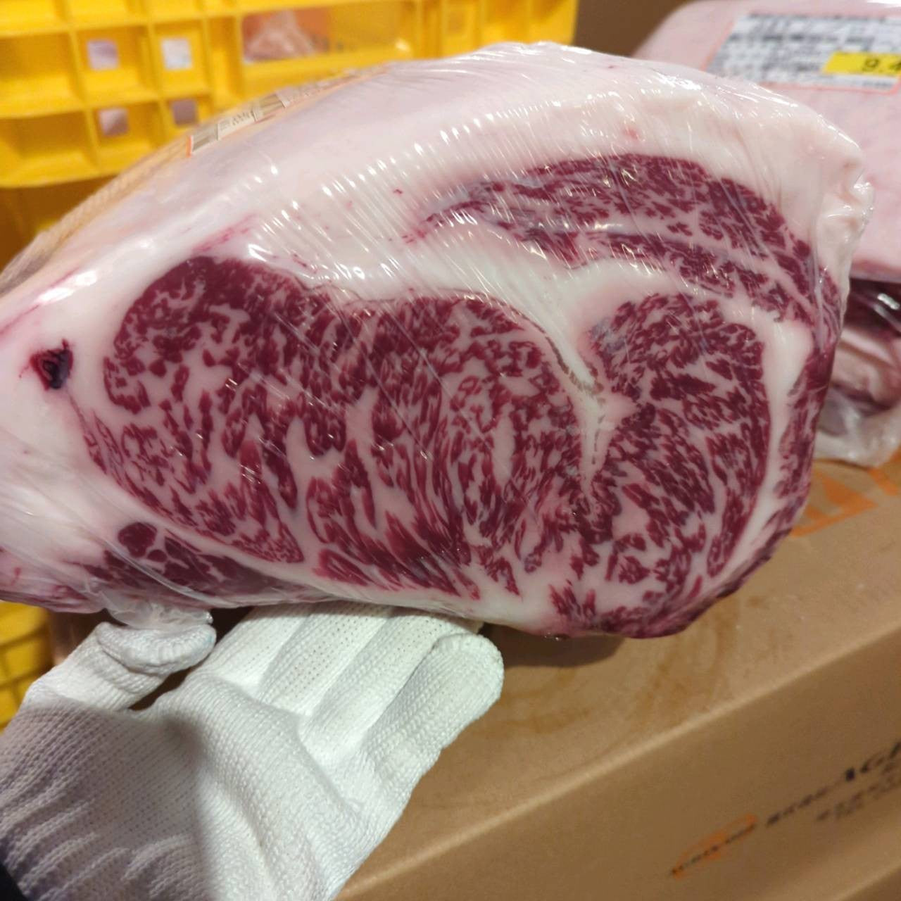 【現物写真】冷蔵 国産交雑牛リブロース 埼玉県産 548左 8.5kg 単価5,500/kg（税込） 賞味期限2026年12月06日