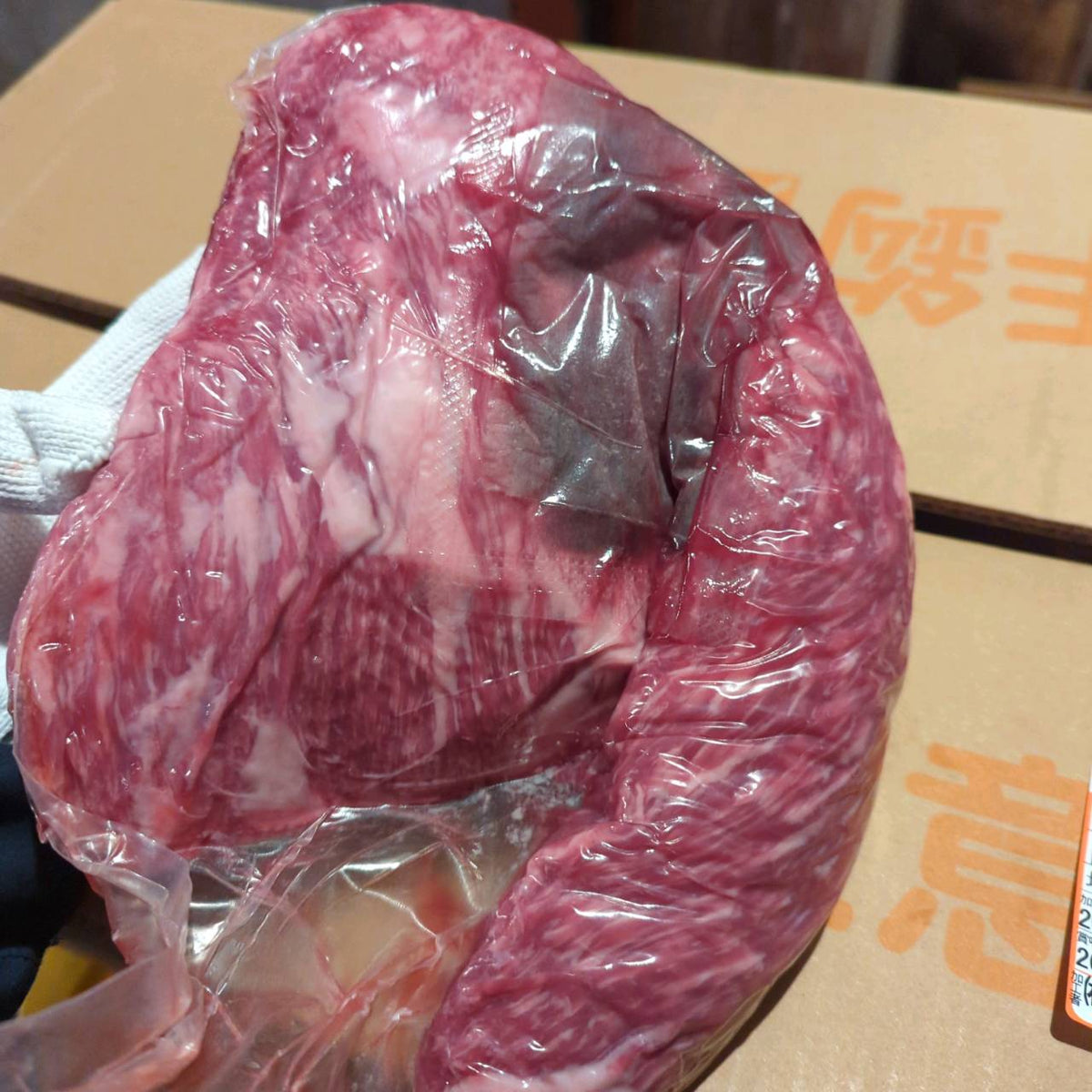 【現物写真】冷蔵  国産交雑牛トモサンカク  559左 1.7kg 単価6,180/kg（税込） 賞味期限2026年11月01日