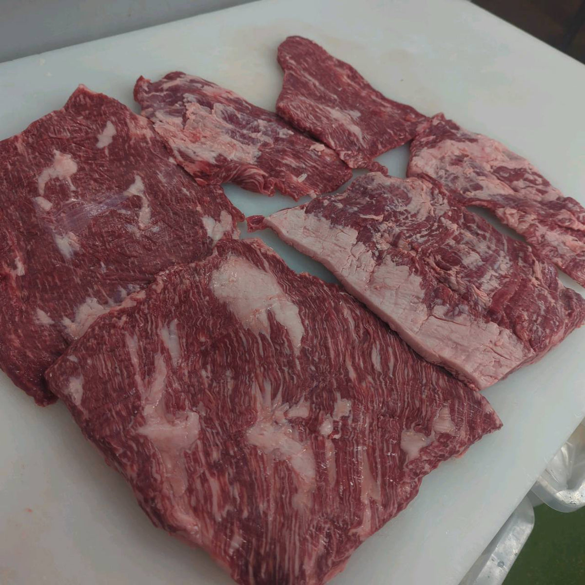 カルビ切り落とし3番クラス　国産交雑牛【冷凍】トモバラ　焼材　単価4330円/kg（税込み）