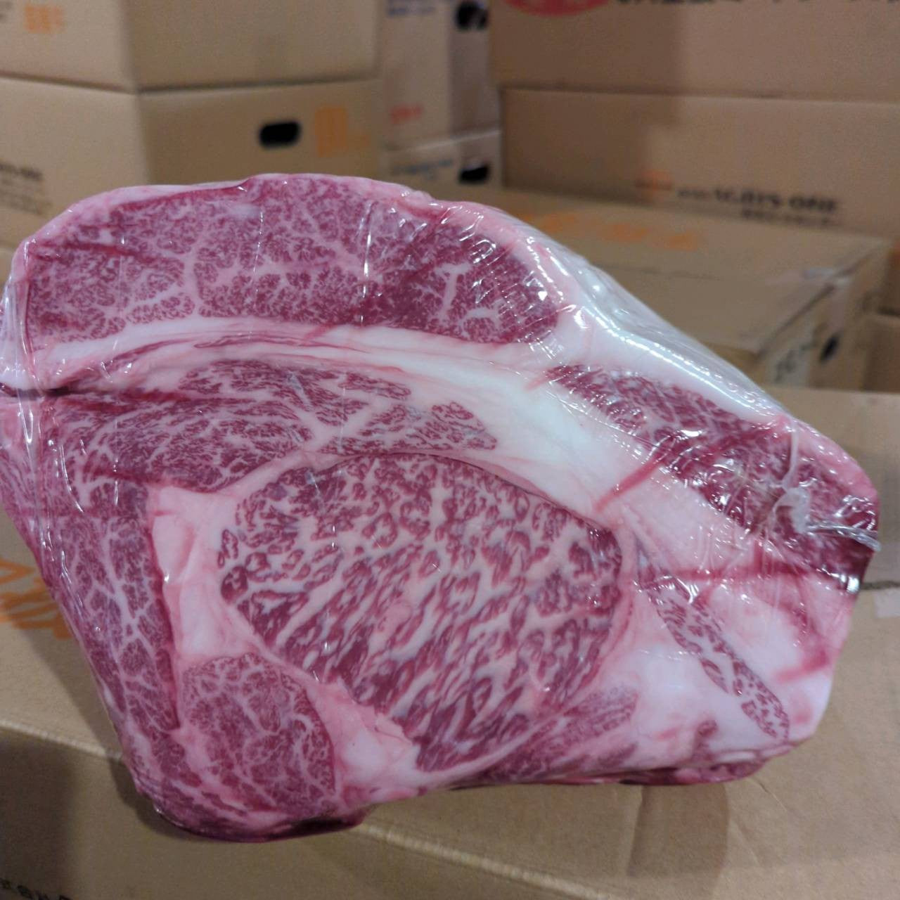 【現物写真】冷蔵 国産交雑牛リブロース 埼玉県産 605左 8.3kg 単価5,500/kg（税込） 賞味期限2026年11月06日