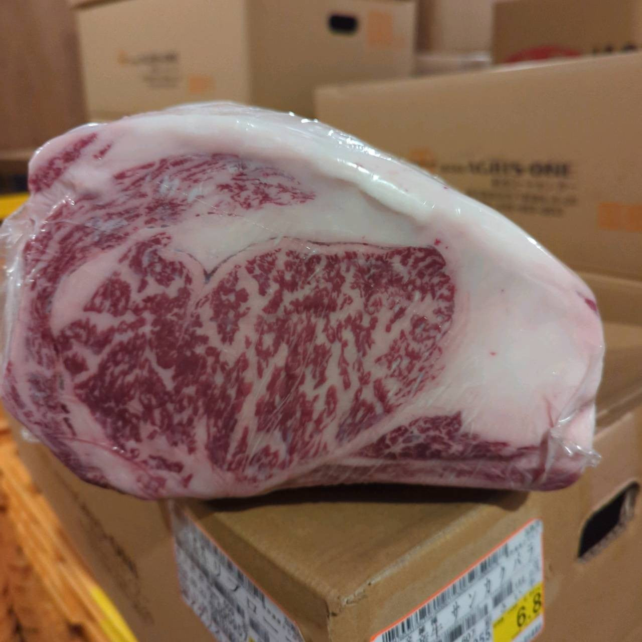 【現物写真】冷蔵 国産交雑牛リブロース 埼玉県産 609右 8.9kg 単価5,500/kg（税込） 賞味期限2026年11月06日