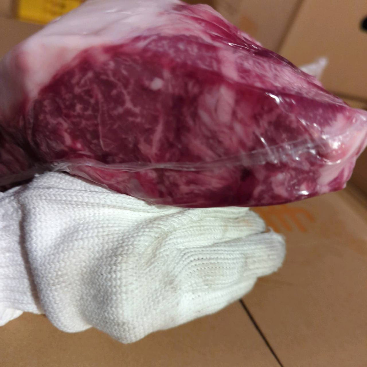 【写真現物】冷蔵 　国産交雑牛ランプ　 629右 5.9kg 　単価3,780/kg（税込）