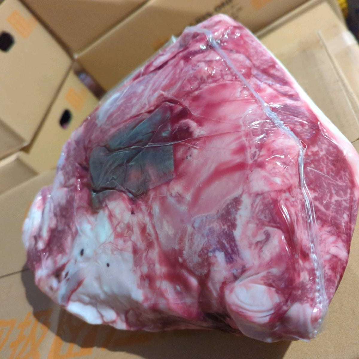 【写真現物】冷蔵 　国産交雑牛ランプ　 629右 5.9kg 　単価3,780/kg（税込）