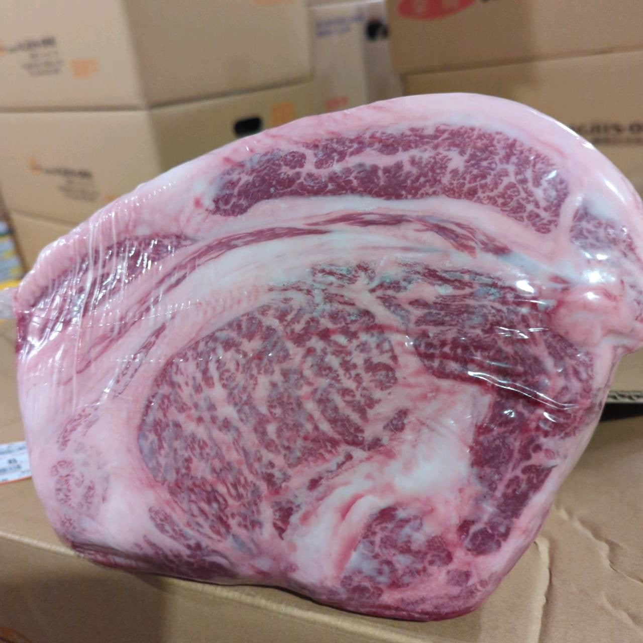【現物写真】冷蔵 国産交雑牛リブロース 北海道産 6441右 8.1kg 単価5,500/kg（税込） 賞味期限2026年11月02日