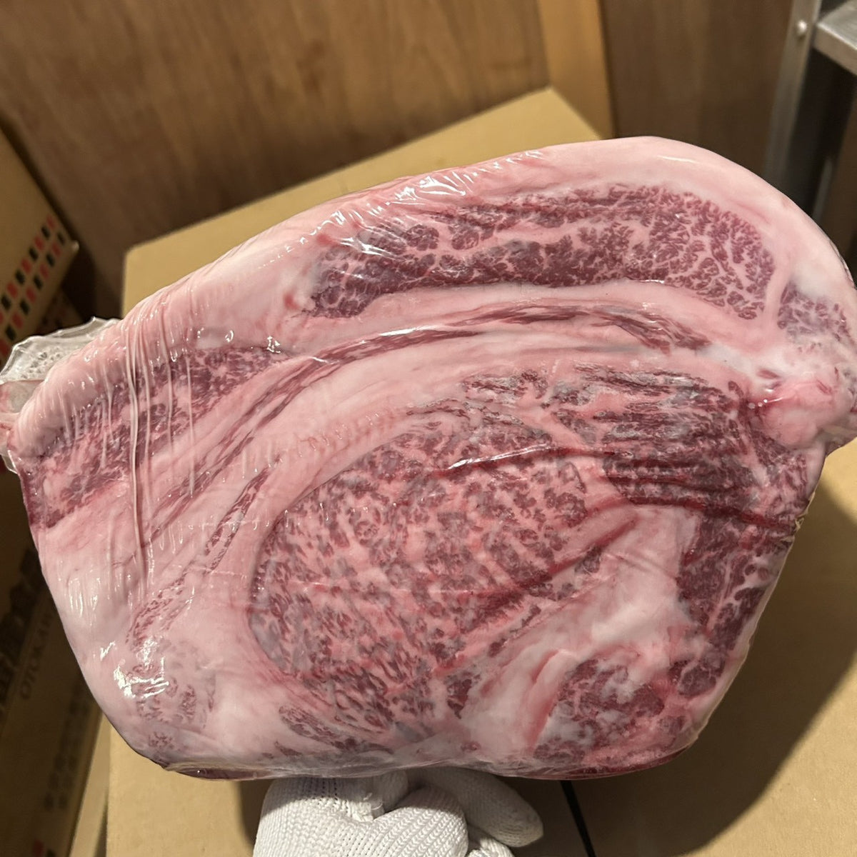 【現物写真】冷蔵 国産交雑牛リブロース 北海道産 6441右 8.1kg 単価5,500/kg（税込） 賞味期限2026年11月02日