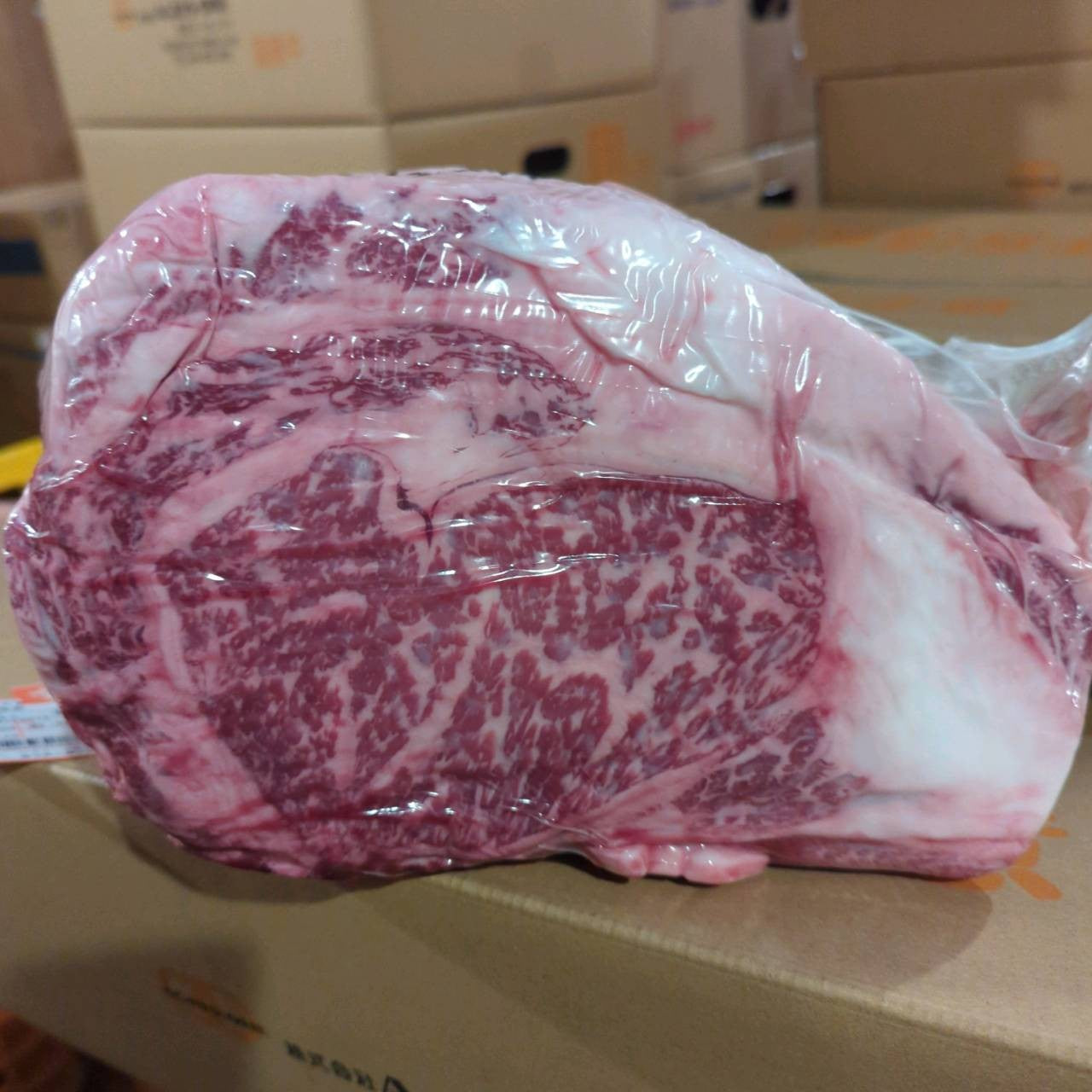 【現物写真】冷蔵 国産交雑牛リブロース 北海道産 6441右 8.1kg 単価5,500/kg（税込） 賞味期限2026年11月02日
