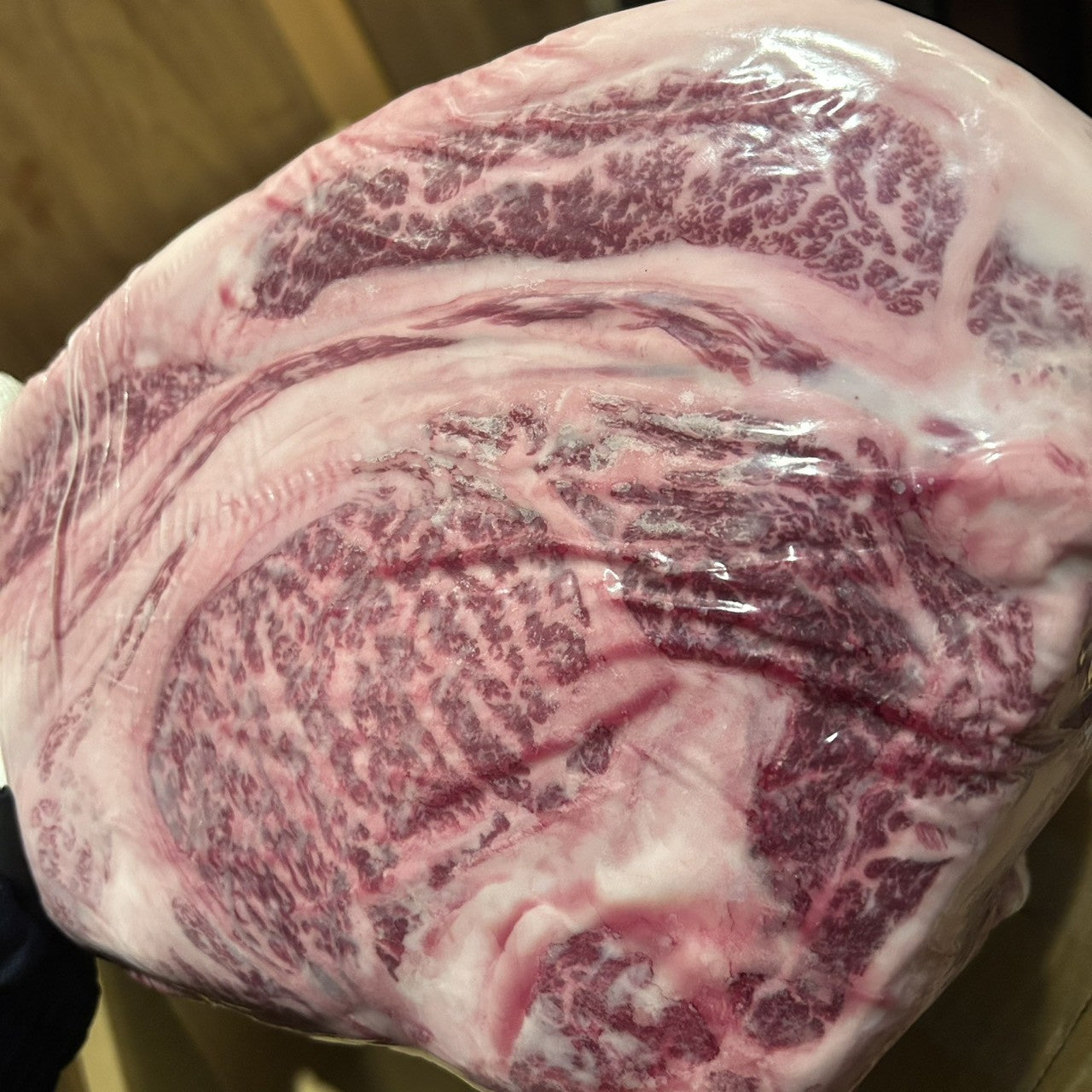 【現物写真】冷蔵 国産交雑牛リブロース 北海道産 6441右 8.1kg 単価5,500/kg（税込） 賞味期限2026年11月02日