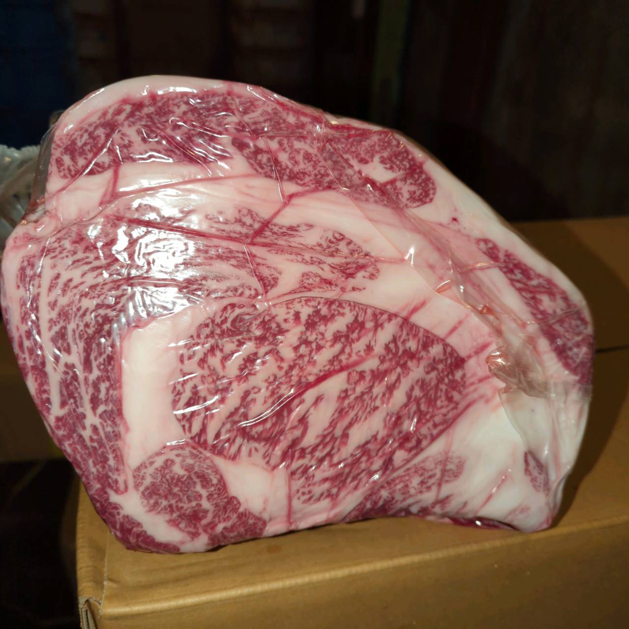 【写真現物】冷蔵 　国産交雑牛 リブロース　 ７左 8.9kg 　単価5,200/kg（税込）