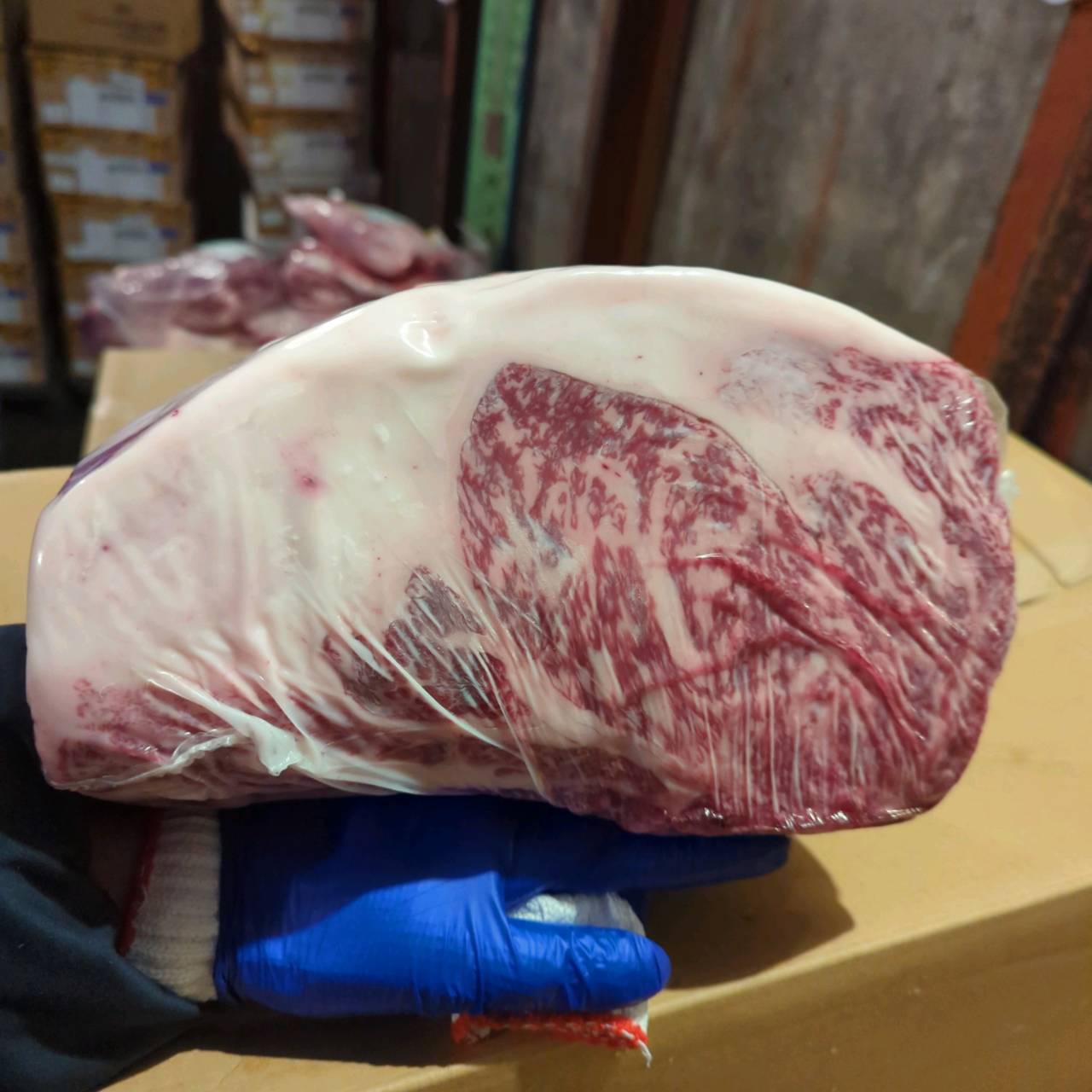 【写真現物】冷蔵 　国産交雑牛 リブロース　 ７左 8.9kg 　単価5,200/kg（税込）
