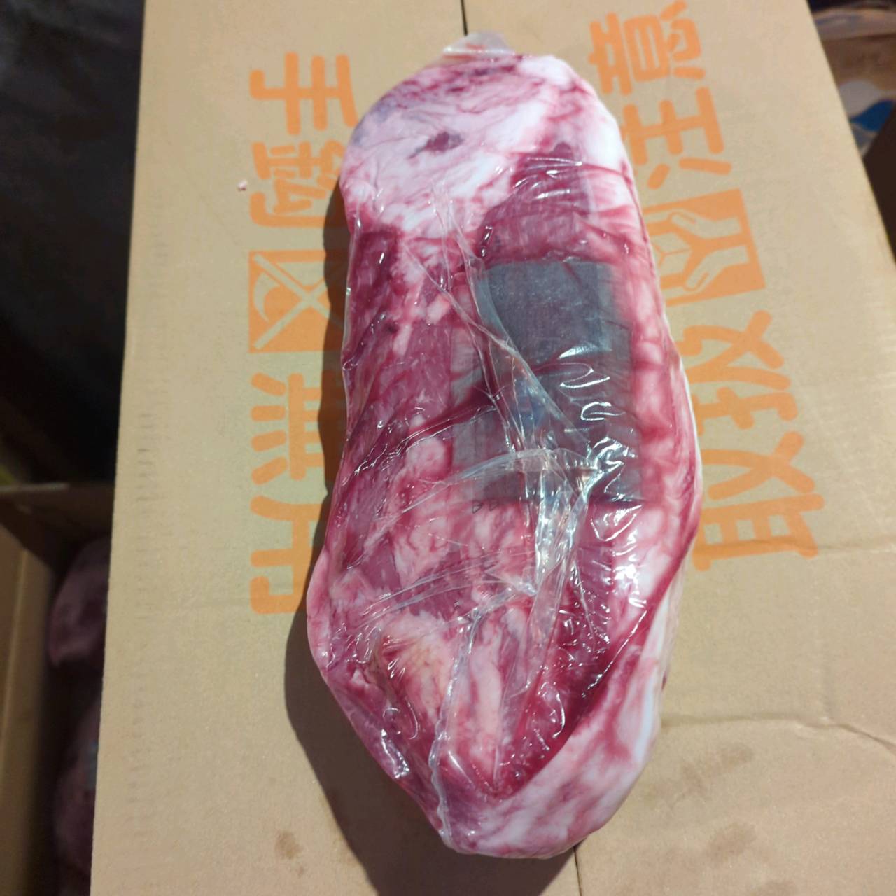 【写真現物】冷蔵 　国産交雑牛 シキンボ（ソトモモ）　 886右　3.3kg 　単価3,680/kg（税込）
