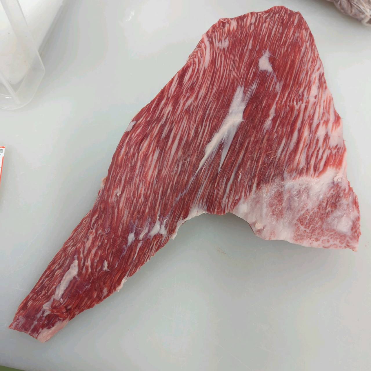 【写真現物】冷蔵 　国産交雑牛 トモサンカク　 907左 2.0kg 　単価6,000/kg（税込）