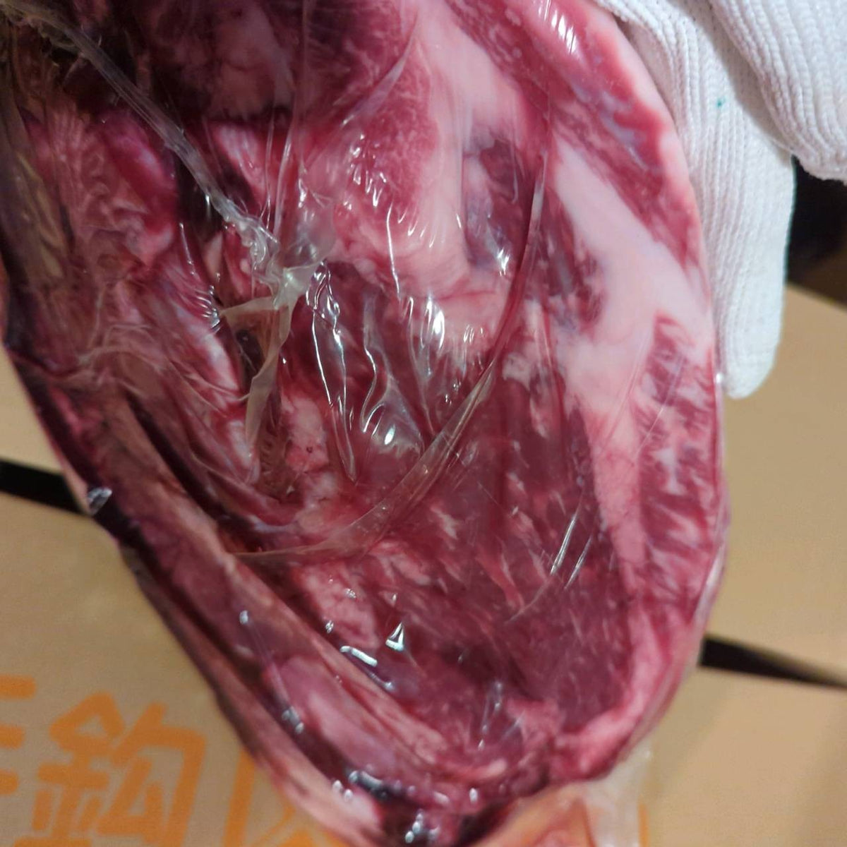 【現物写真】冷蔵 国産交雑牛ランプ 埼玉県産 93左 6.7kg 単価3,980/kg（税込） 賞味期限2026年11月21日