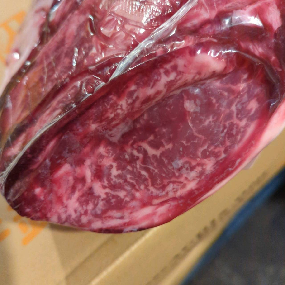 【現物写真】冷蔵 国産交雑牛ランプ 埼玉県産 93右 6.3kg 単価3,980/kg（税込） 賞味期限2026年11月21日