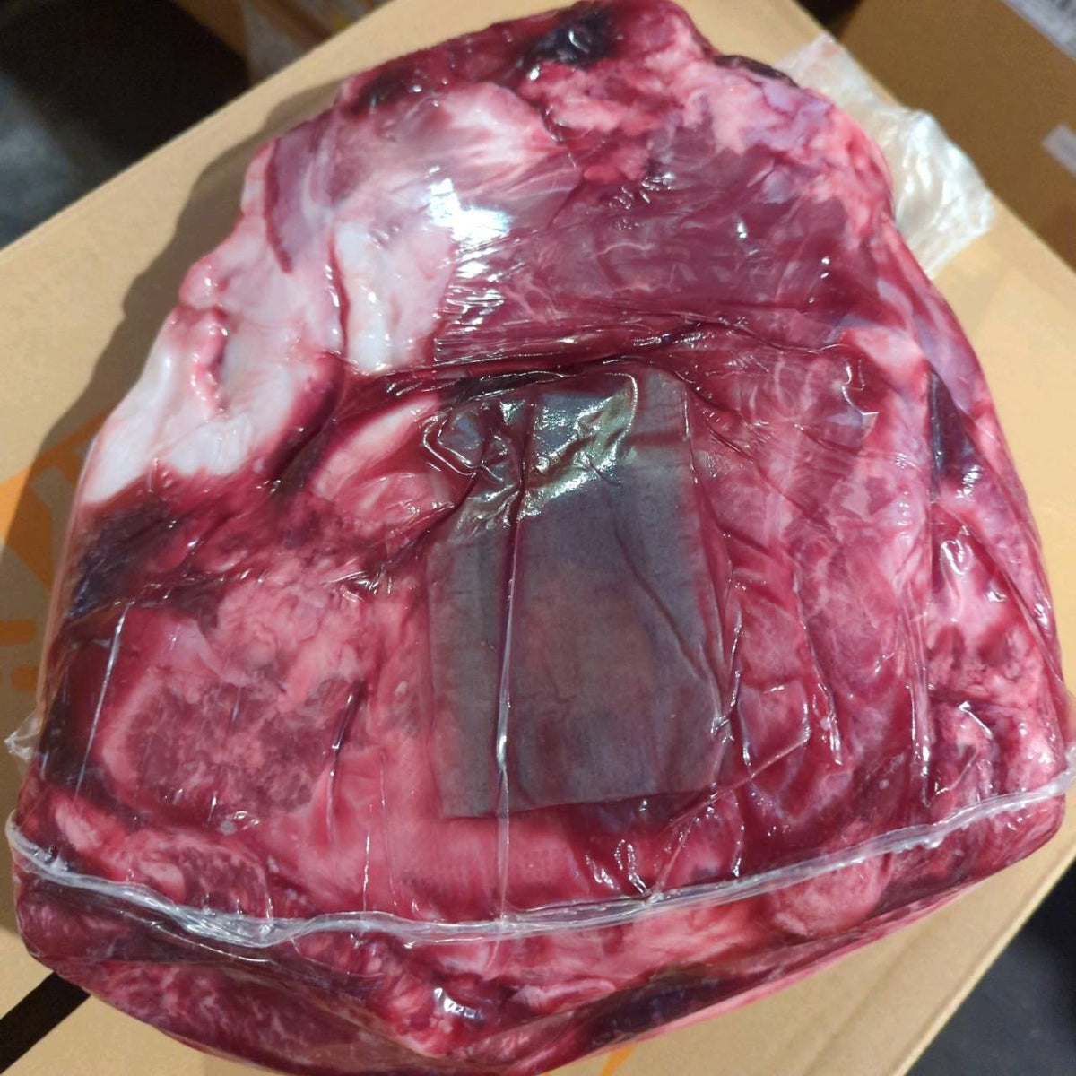 【現物写真】冷蔵 国産交雑牛ランプ 埼玉県産 93右 6.3kg 単価3,980/kg（税込） 賞味期限2026年11月21日